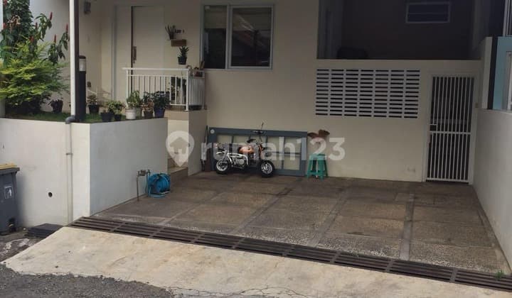 FOR SALE NICE AND WELL-MAINTAINED MINIMALIST HOUSE IN CIGADUNG BANDUNG CITY