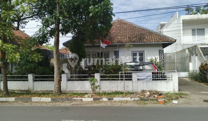 Cilaki Sayap Riau House, Bandung City Classic Well-Maintained Building