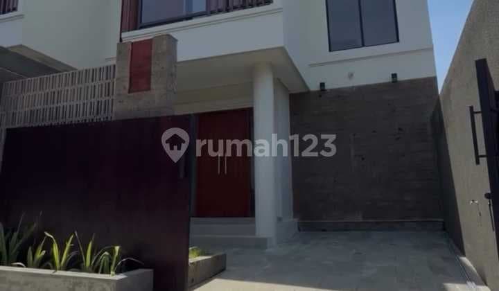 Rumah Baru Siap Huni Modern 3 Kamar Tidur di Ubung