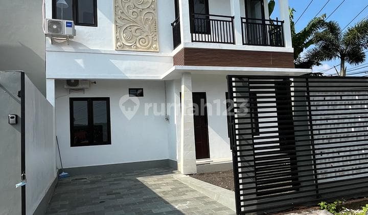 Rumah Modern Baru Full Furnished One Gate di Mumbul