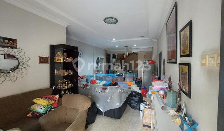 For Sale House in Citra 1. Area 10x15 facing North.