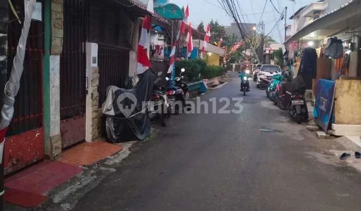 DIJUAL CEPAT BU RUMAH 2 lantai di Cempaka Putih DIJUAL CEPAT BU RUMAH 2 lantai di Cempaka Putih