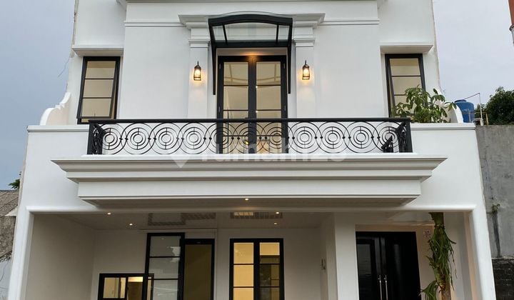 Luxury House in an Elite Cluster by the Roadside in Ciracas, East Jakarta