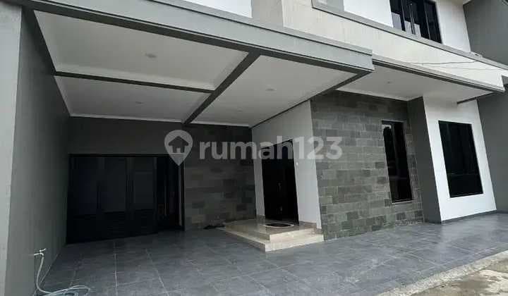 Rumah Mewah Dengan Rofftop Di Pondik Cibubur