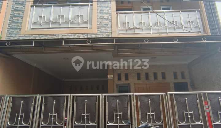 Dijual Murah Rumah Siap Huni 3 Lantai di Ciracas Jakarta Timur