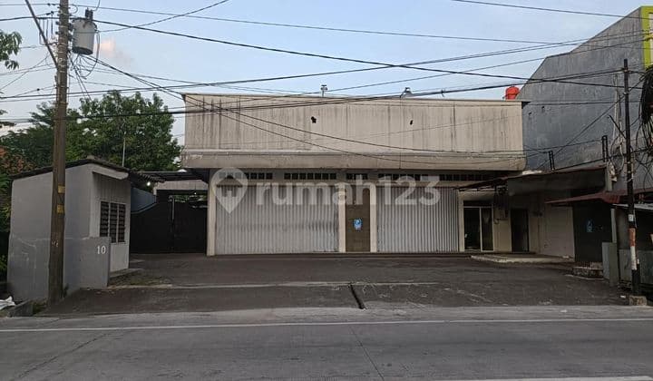 For Sale: Shop House and Warehouse in a strategic location by the main road.