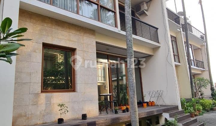 Rumah Dijual Furnished di Setraduta Bandung Siap Huni