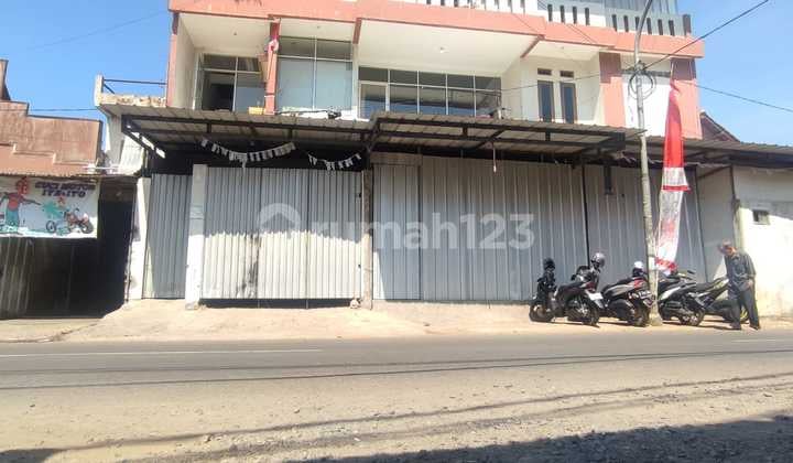 Commercial Space/Shophouse for Sale in Gunung Batu, Roadside Location