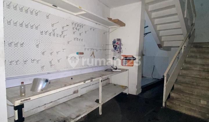 Strategic Shophouse for Sale/Rent on Jl Veteran, Bandung