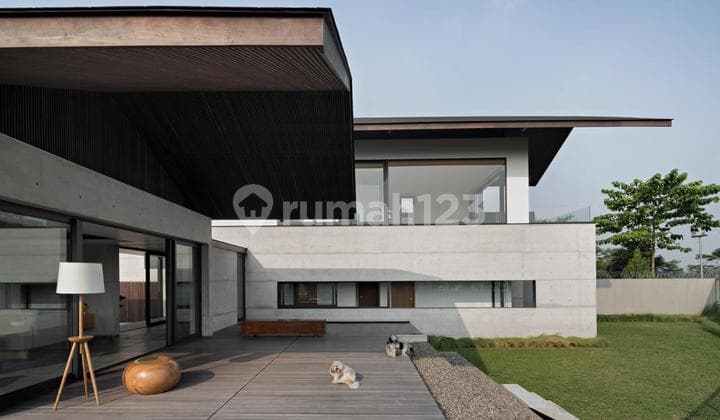 For Sale Exclusive Luxury House in Kota Baru Parahyangan