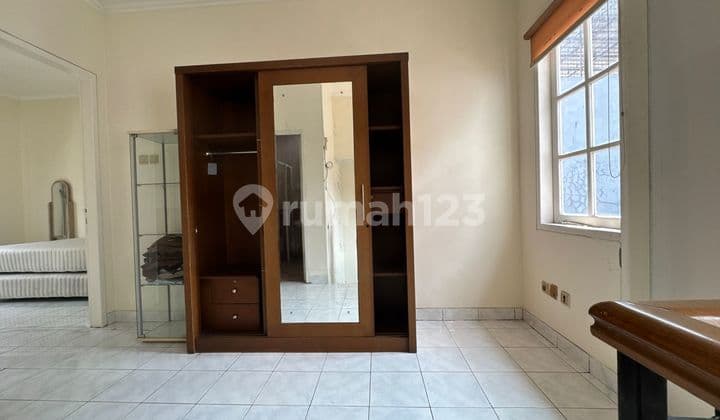 Comfortable 2-Story Residence with a Green Environment Near Toll Access