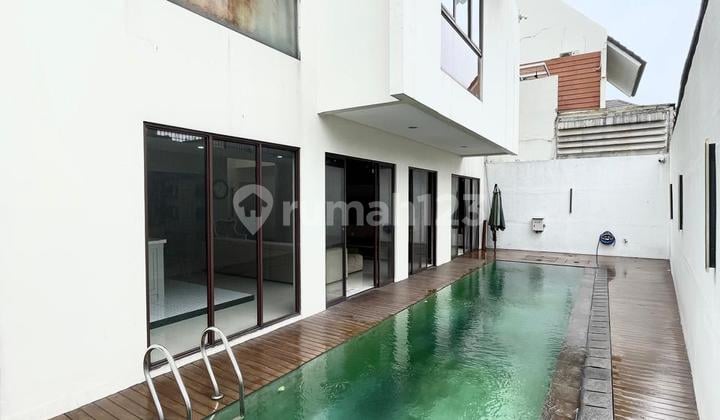 Rumah Modern Minimalis 2Lantai dengan Kolam Renang Jagakarsa