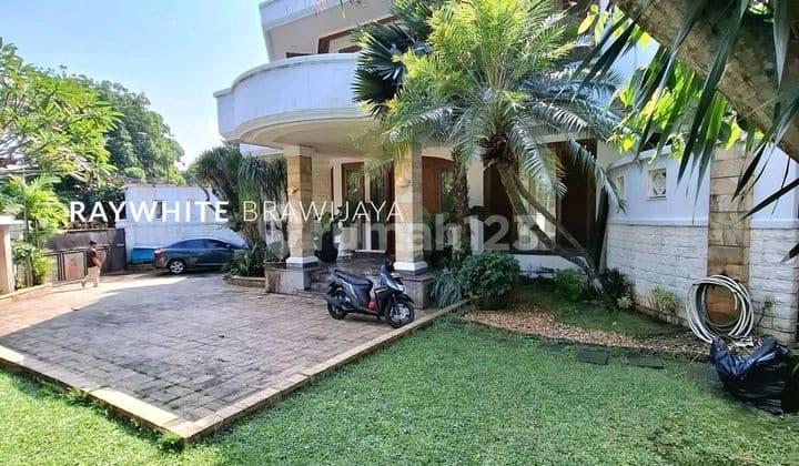 Rumah Besar 2lantai Dengan Kolam Renang Dekat Mall Dan Rumah Sakit