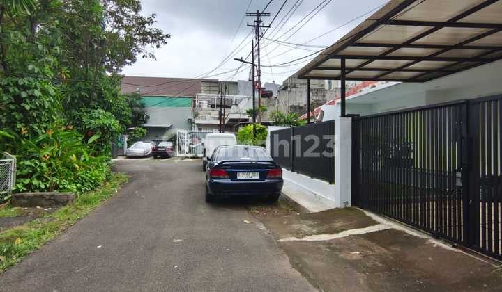 Minimalist House Location Near Cipete Raya
