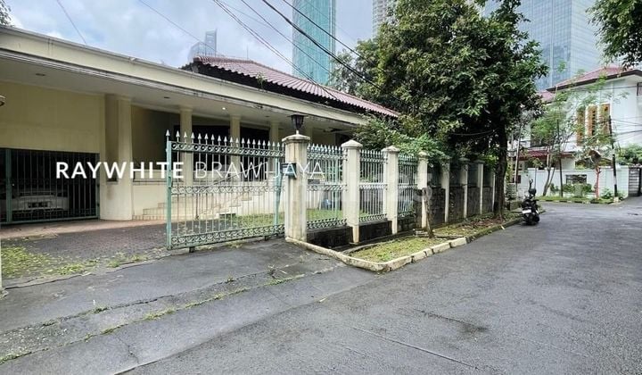 Rumah Lama Lokasi Hook Dekat Mega Kuningan dan Rasuna Said Jaksel