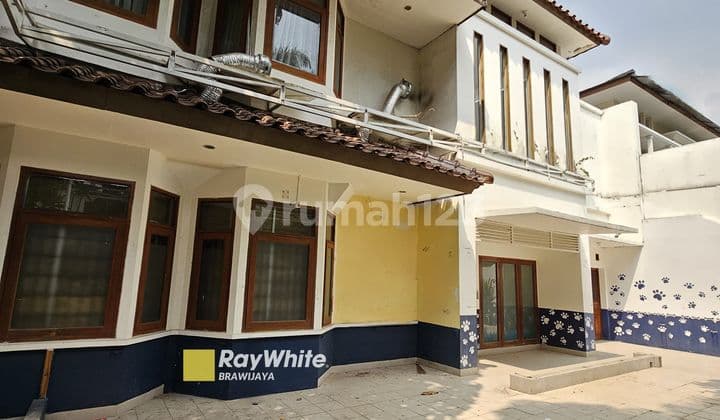 Rumah 2lantai dengan kolam renang lokasi premium brawijaya