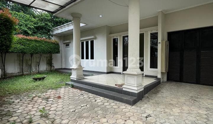 Rumah Lama Lokasi Dekat Sekolah Rafles Pondok Indah