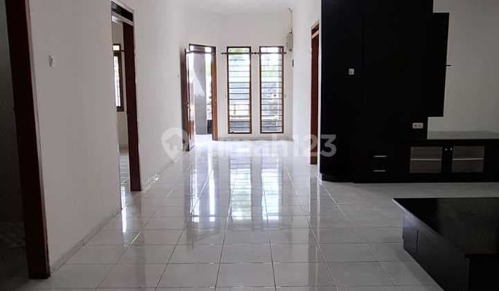 Rumah Taman Holis Bagus Siap Huni Jarang Ada