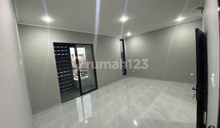 ruma baru modern di area taman kopo indah 2