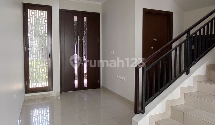 Modern comfortable 2-story house in Summarecon.