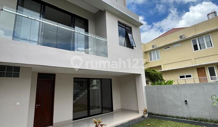 Rumah Baru Dago 3 Lantai Siap Huni Dalam Cluster