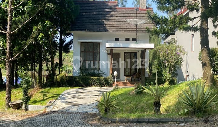 Comfortable Riverside Villa in Pesawahan, Ready to Occupied in the City of Flowers