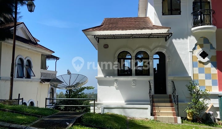 Villa Nyaman Pemandangan Memuaskan Di Kota Bunga Puncak