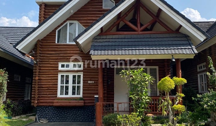 Quick Comfortable Villa Ready to Occupy Fully Furnished in The Flower City of Puncak