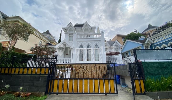 Villa Mewah Modern Siap Huni Sejuk Fullfurnished Di Kota Bunga