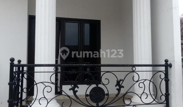 Dijual Rumah Bagus Model Klasik di Taman Malaka Pondok Kelapa Jakarta Timur