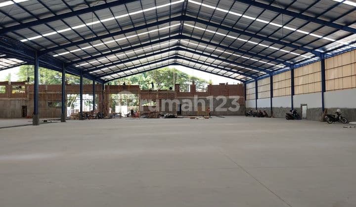 Gudang baru di Kawasan Industri Gatot Subroto