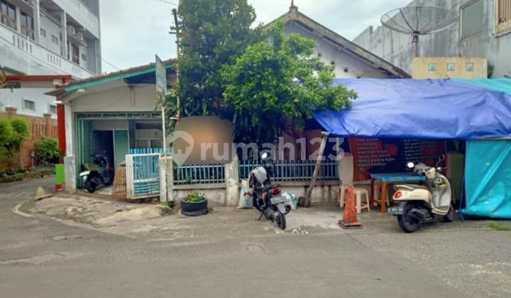 Rumah Lama di Jl Singosari Pleburan Semarang Selatan
