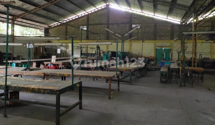 For Sale Factory In Cileungsi Bogor 20 Feet Container Access