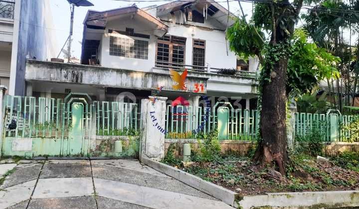 Old House in Premium Area Best Location