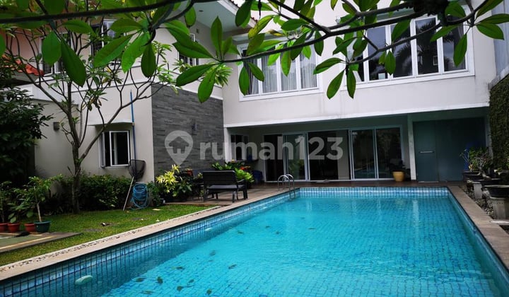 Rumah Mewah Hook Siap Huni Terdapat Kolam Berenang Di Cluster Puspita Loka Bsd City