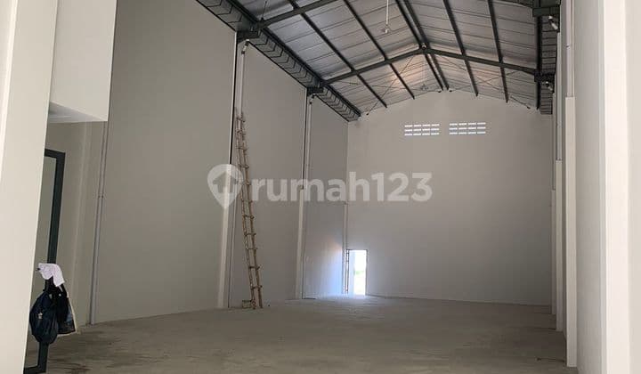 Warehouse and Office Modern Rental Near Airport
