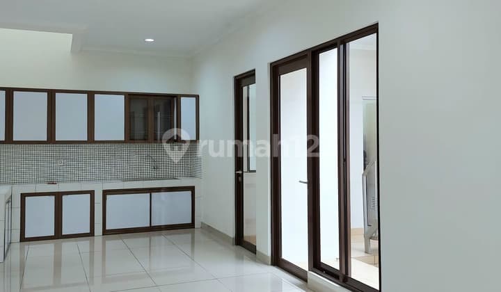 Summarecon Bandung Cluster Btari Disewa Rumah 4+1 Kamar Tidur