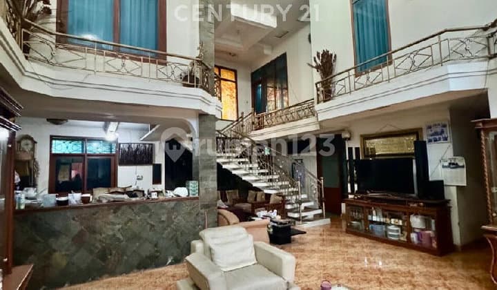 Rumah Luas 2 Lantai , Kokoh + Rooftop Di Buah Batu Bandung