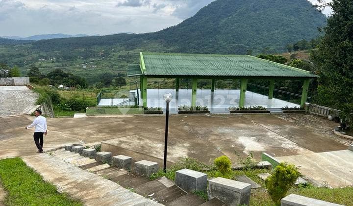 Flush land villa is very strategic with full unobstructed view in Bojongkoneng.