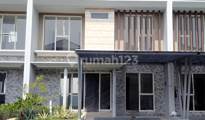 Fully renovated 3-story house, 8x15, 120m², 4 bedrooms, Type, in Mississippi Cluster, JGC Cakung.