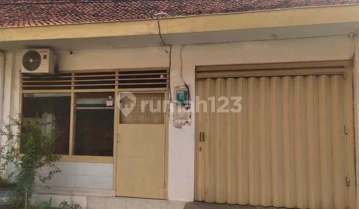 Rumah Gaya Lama dengan Sirkulasi dan Pencahayaan Yg Bagus di Kalongan Kecil Surabaya Rumah di Surabaya Kota SHM