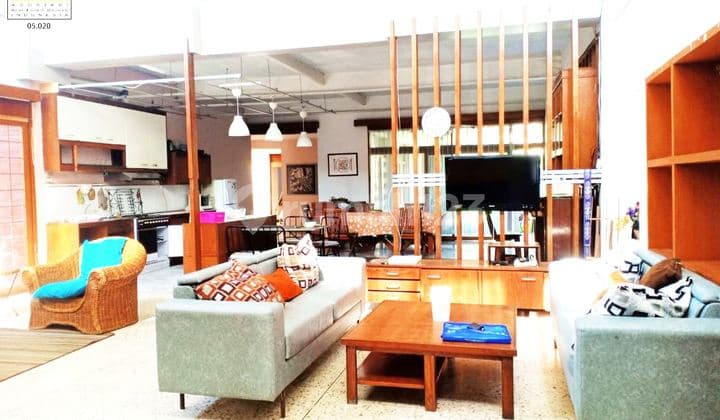 Rumah Mewah Modern Sangat Strategis Di Setrasari Bandung