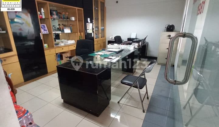 Gedung Ex Showroom Lokasi Terbaik untuk Bisnis di Ciateul Bandung
