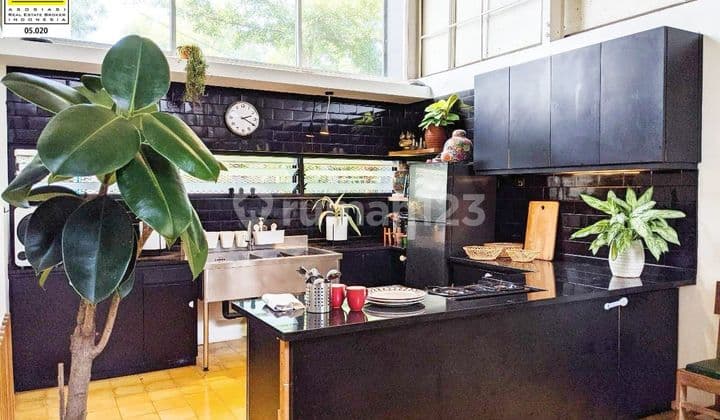 Rumah Villa Terawat Kawasan Gegerkalong Permai Bandung Utara