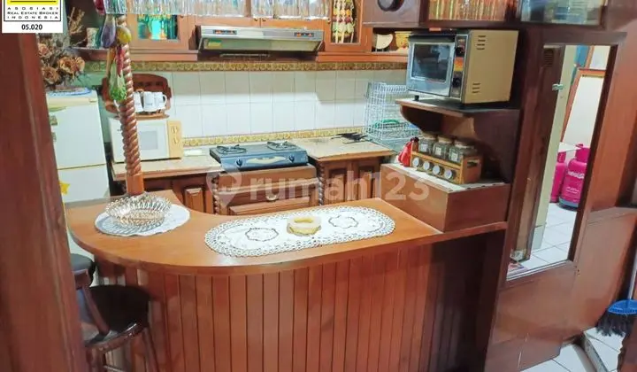 Rumah Bagus Siap Huni Area Cibolerang, Bandung Bangunan 2 Lantai