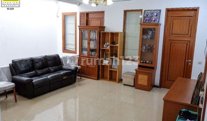 Rumah Siap Huni Pusat Kota Mainroad Jalan Naripan Bandung