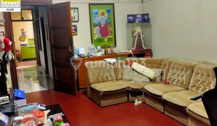 For Sale: Very Spacious Residence with Full Certificate (SHM) in Kejaksaan, Bandung.