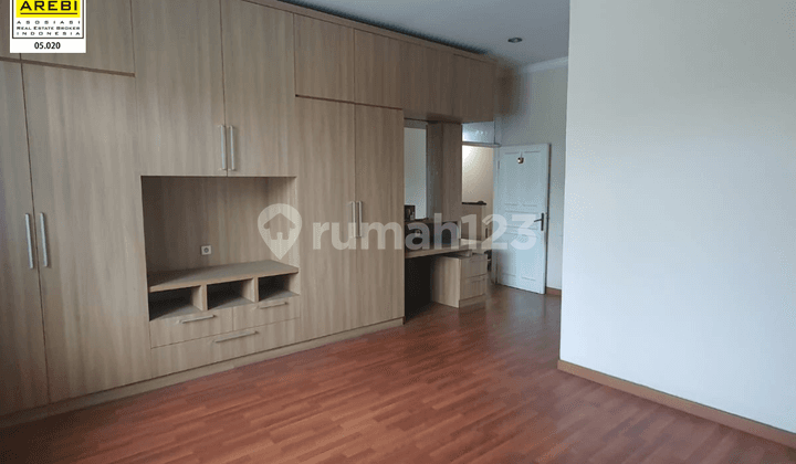 Cepat Rumah Posisi Mainroad Sangat Siap Huni di Taman Holis Indah Bandung