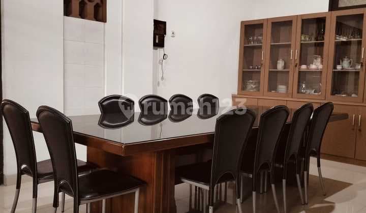 Rumah dikawasan Elit Jl. Prambanan, Menteng. Cocok untuk tempat tinggal Duta Besar, atau guesthouse premium, 10 menit ke Bundaran HI.