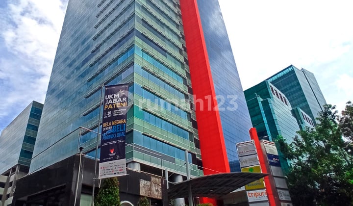 Kuningan Tower, 122 m2, move-in ready, ideal for law firms, consulting offices, 5-minute walk to LRT station and TransJakarta Bus.